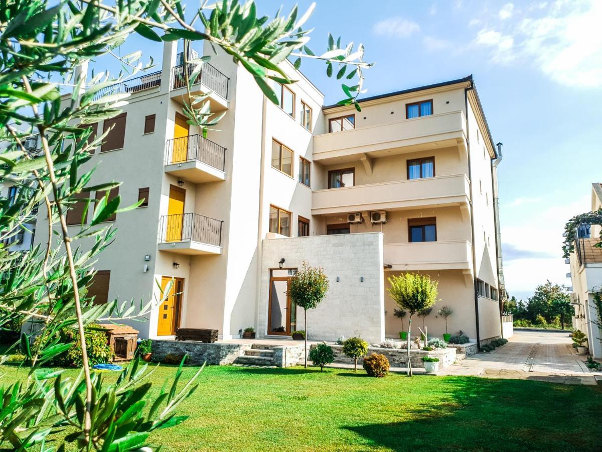 Lacasa Apartments & Restaurant Ulcinj Exterior photo