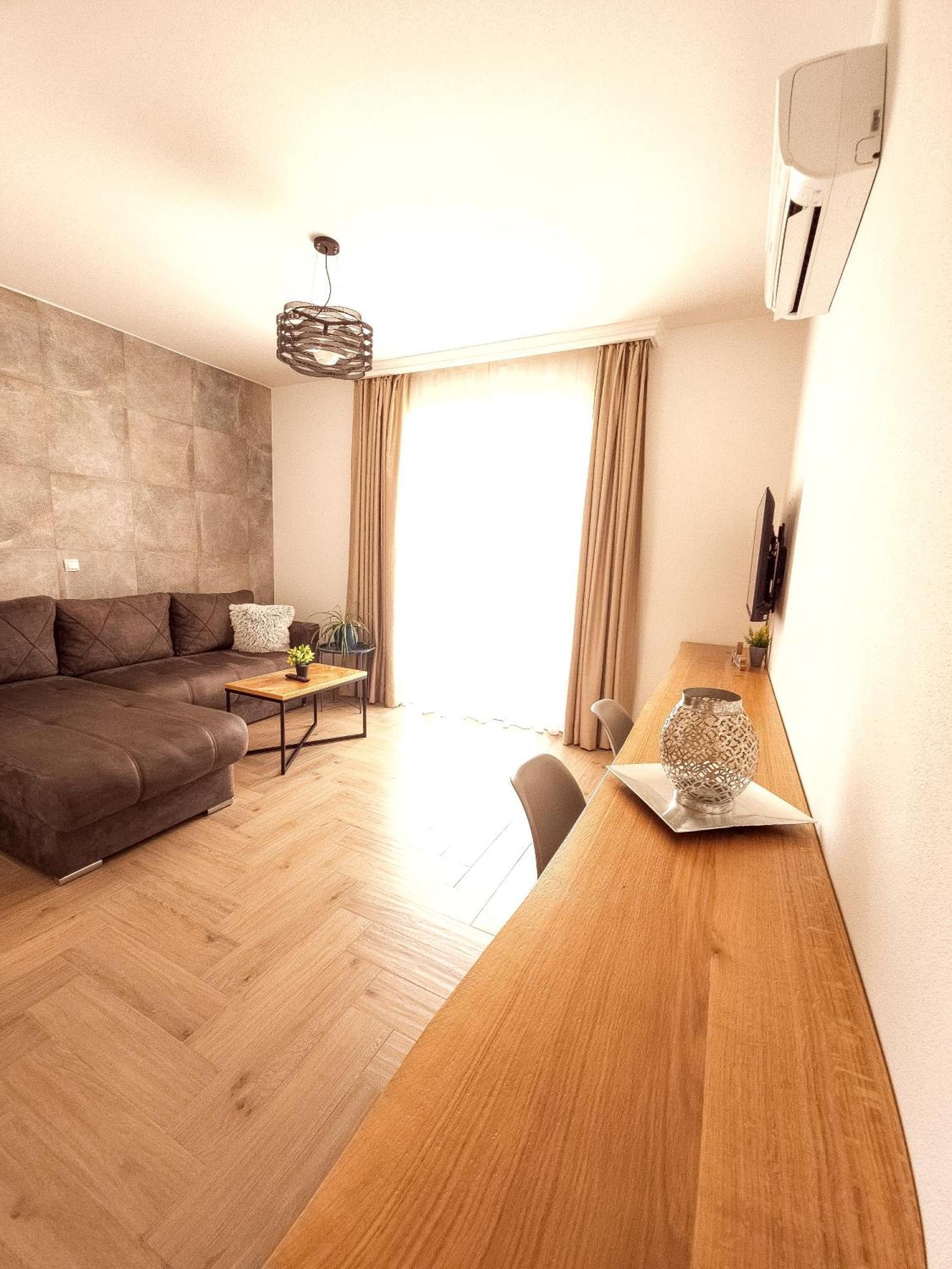 Lacasa Apartments & Restaurant Ulcinj Exterior photo